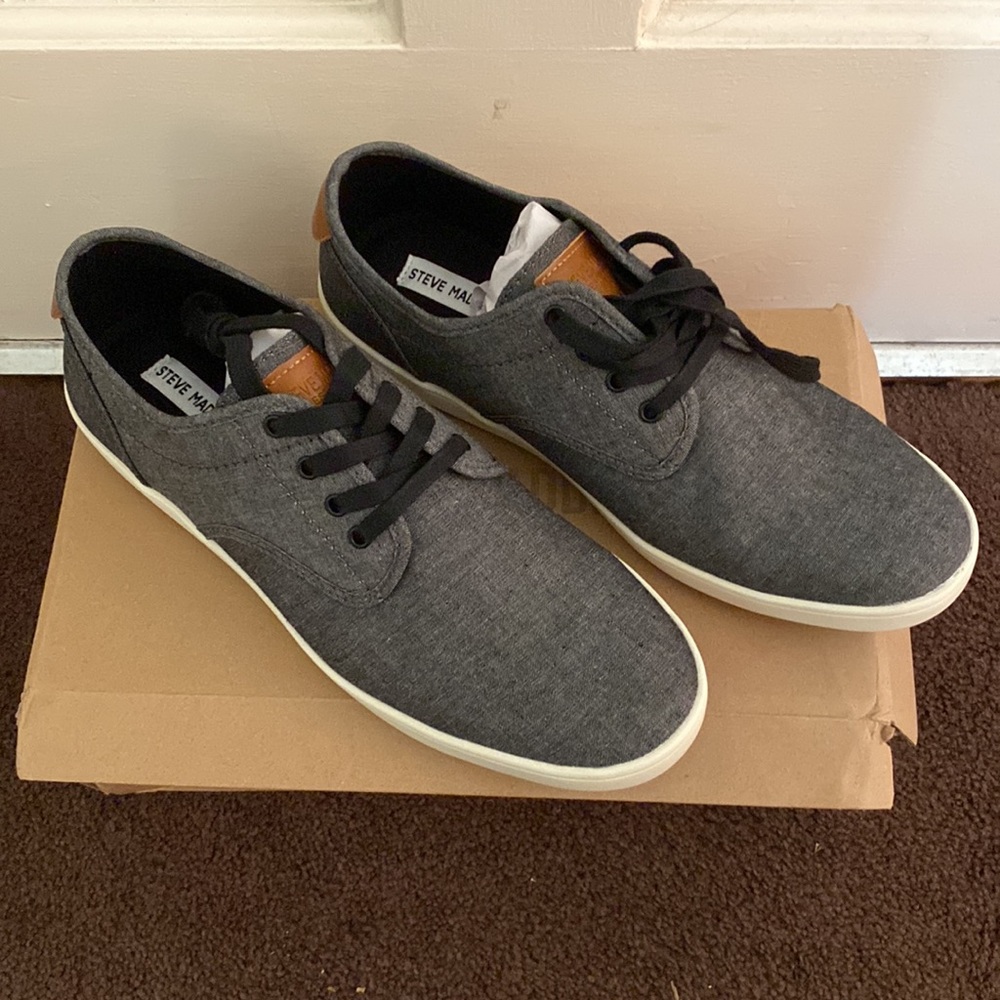Brand New Steve Madden Size 11.5 Gray with Black Laces Men’s Shoe